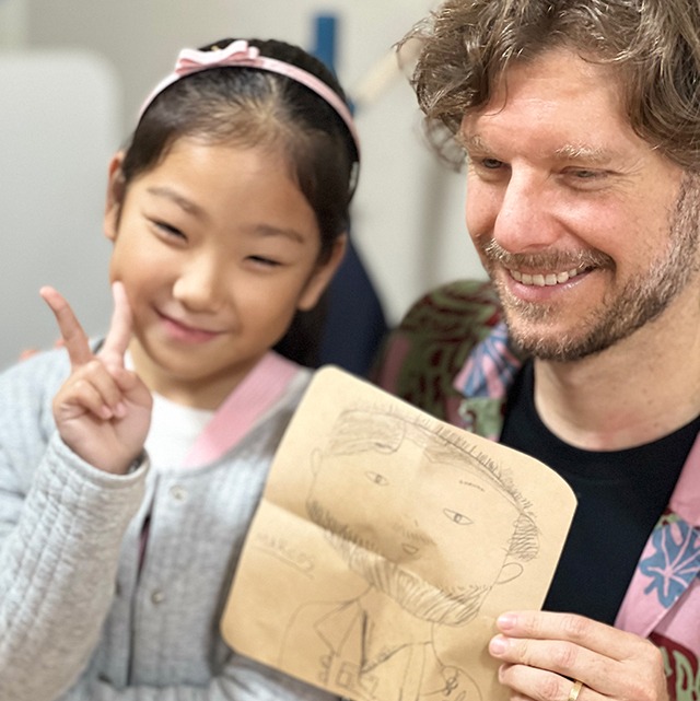 Nico Kids English二子玉川校で開催した絵本の読み聞かせ